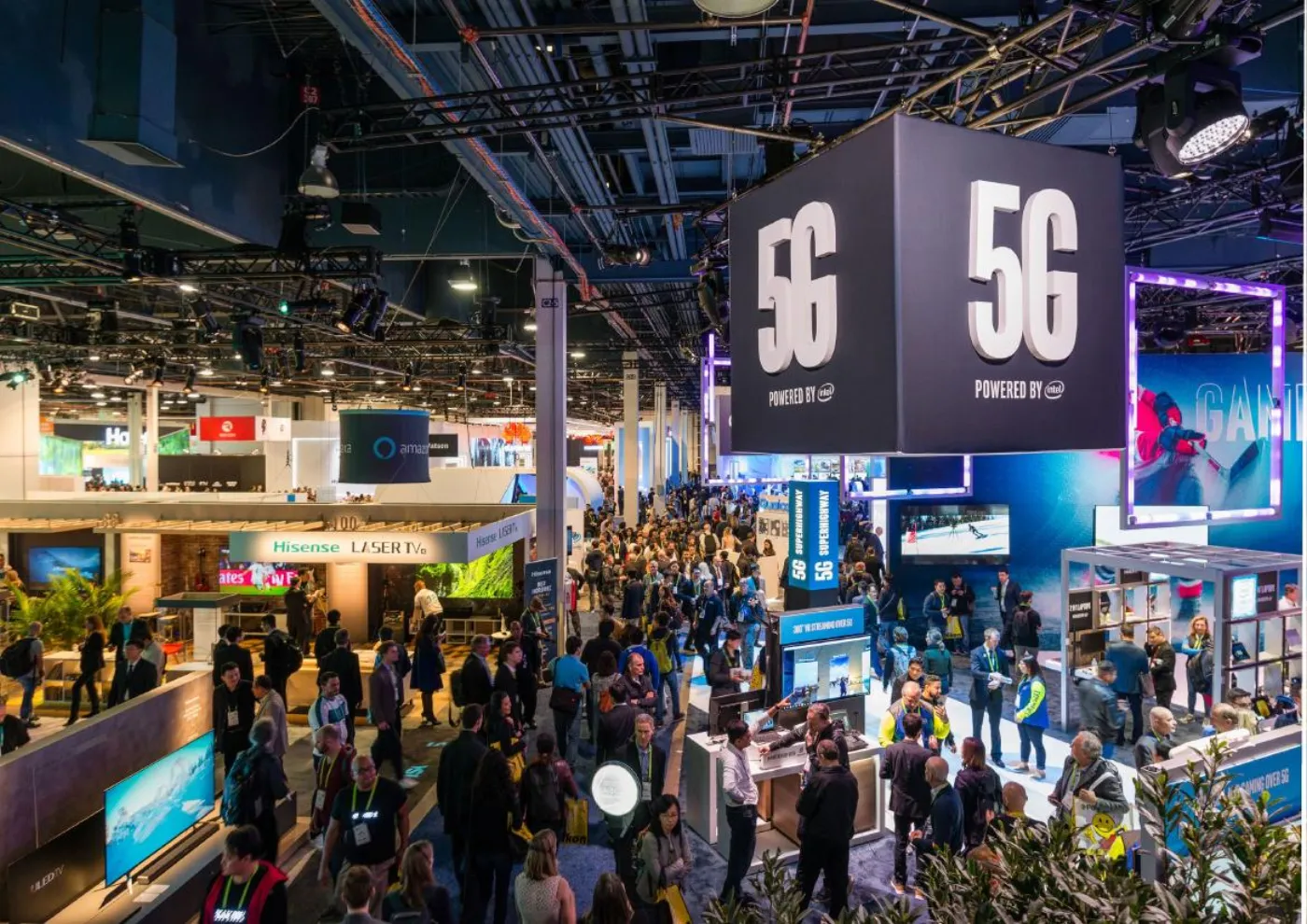 Yama Eamen team members at a Dubai technology exhibition